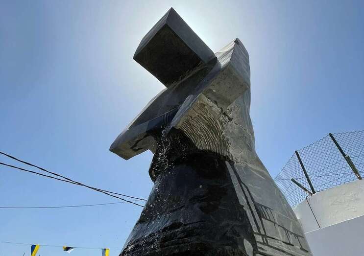 Escultura Abrazando la vida/TA.